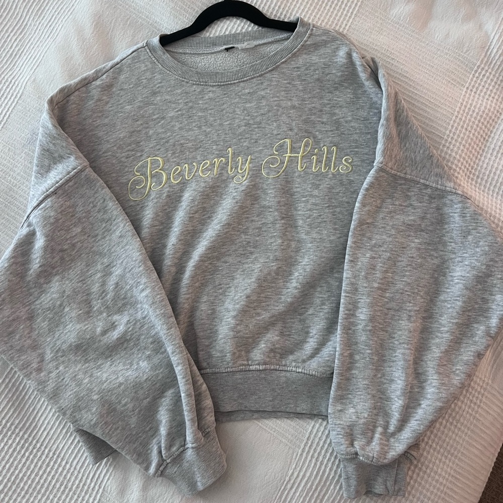 Beverly Hills Light Heather Gray Sweatshirt
Size Small